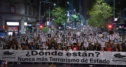 Masiva manifestación en Uruguay exigiendo justicia para los desaparecidos durante la dictadura