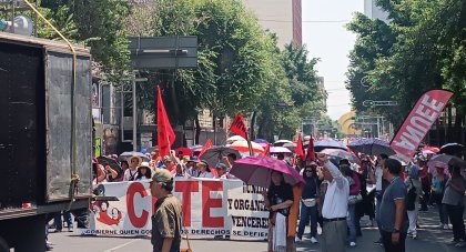 Marcha la CNTE en repudio de la represión simultánea