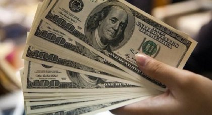 El dólar blue tocó otro récord de $ 381, por qué sigue subiendo