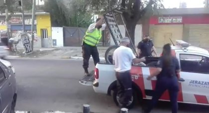 Policías multan a un carrero y confiscan su herramienta de trabajo en Berazategui