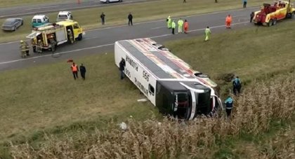 Al menos dos muertos y varios heridos por el vuelco de un micro en Ruta 2