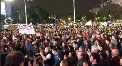 Miles en el Obelisco contra la quita a las pensiones por discapacidad