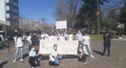 En el día de la sanidad las enfermeras en Campana también salen a las calles