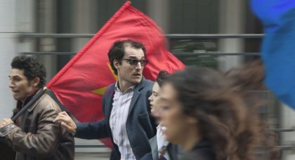 Godard llega a Cannes retratado en su periodo más político