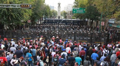 Peña Nieto y el Congreso quieren recortar aún más las libertades democráticas