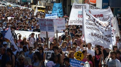 Bahía dijo presente: Los guardapolvos llenaron las calles en el paro nacional