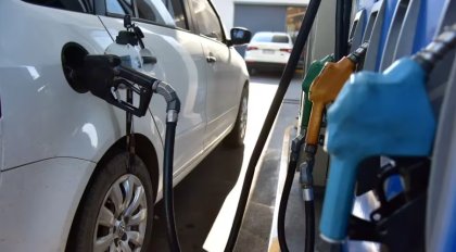 Milei sigue dando vía libre a los aumentos: la nafta y el gasoil suben 7,5 %