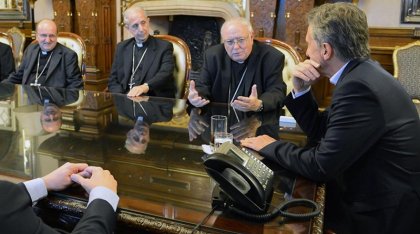 Demagogia clerical: la Iglesia vuelve a decir que renunciará al aporte económico del Estado