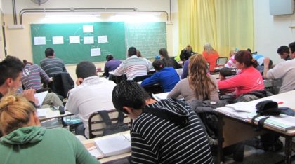 Educación a distancia de jóvenes y adultos: sin garantías desde el Gobierno