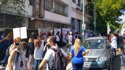 Radio abierta de docentes y auxiliares en Lomas para coordinar las luchas 