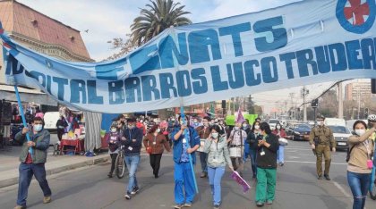 Trabajadores del Barros Luco marchan al Ministerio de Salud en respuesta a ninguneo de ministro Paris