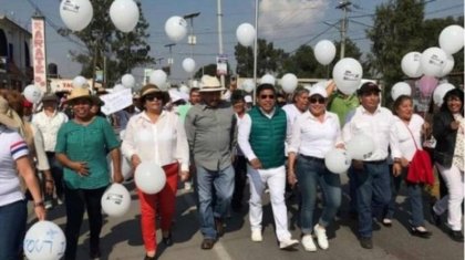 Centenar de priístas hacen marcha “a favor” del NAICM en Atenco