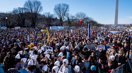 Trump vuelve a apoyar la marcha contra los derechos de las mujeres