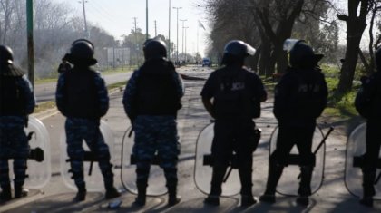 Ensenada: la Policía volvió a reprimir a trabajadores tercerizados de YPF