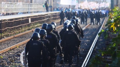 Reclamo de tercerizados: ¿la única “solución” del Gobierno es la Policía en las vías del Roca?