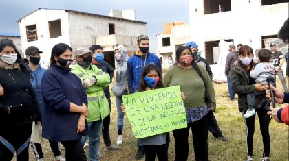 Barrio 23 de agosto - Los Ceibos - Un año de lucha por vivienda en el predio abandonado por Acumar - YouTube