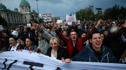 Fuertes protestas en Serbia contra Presidente electo Vucic