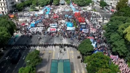 Multitudinaria jornada frente al Ministerio de Capital Humano por alimentos y mejoras en ingresos