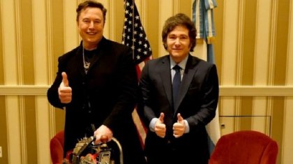 Entre nazis y estafadores: el efusivo saludo entre Javier Milei y Elon Musk