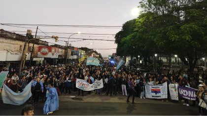 Misiones: gran movilización docente opaca la contramarcha oficialista 