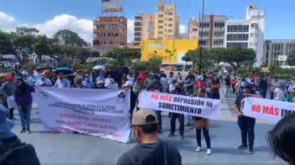 Marchan alfabetizadores en Tuxtla Gutiérrez al cumplir 15 días de paro laboral