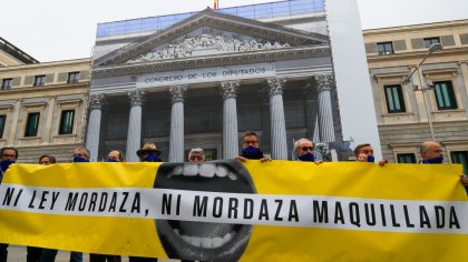 PSOE, Bildu y Sumar anuncian la “derogación de la Ley Mordaza”… y la dejan casi igual