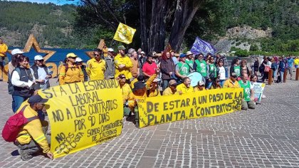 Trabajadores del Parque Nacional Lanín marcharon en defensa de la continuidad laboral