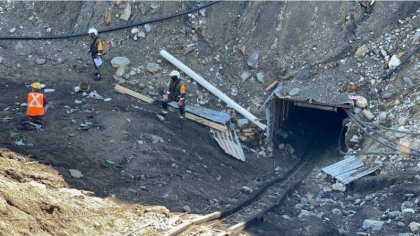 10 mineros atrapados y 5 hospitalizados por derrumbe de pozo de carbón 