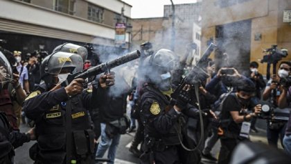 Brutal represión y detenciones en la marcha contra Boluarte y el Congreso