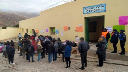 Estudiantes de la Escuela 49 protestan por malas condiciones edilicias 