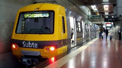 Apertura de molinetes y paro en las líneas E y D por los dos francos y la desasbestización del subte