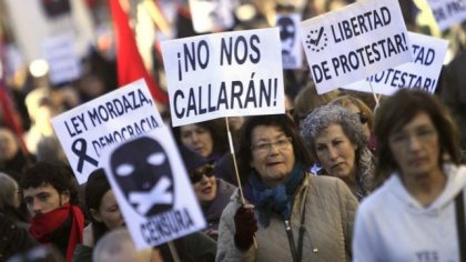 VIDEO | ¿Pero qué pasa con la ley Mordaza? El Gobierno "progresista" lo ha vuelto a hacer: de derogación, nada