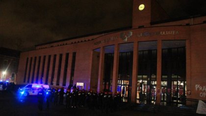 La Ertzaina entra con cargas y requisas a la UPV/EHU en Vitoria/Gasteiz para reprimir un acto estudiantil