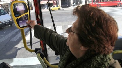 El ajuste es un bondi: nuevo aumento de boletos de colectivos y trenes en el AMBA