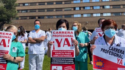 Sanitarias de Castilla-La Mancha se movilizan para frenar los recortes del PSOE