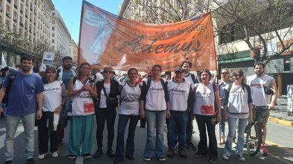  Docentes se solidarizan y movilizan junto a residentes y concurrentes 