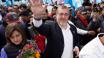 Tras una jornada de tensión política Bernardo Arévalo fue investido como nuevo presidente en Guatemala