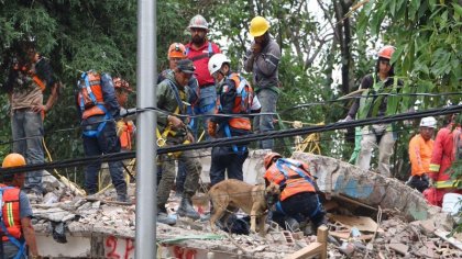  Damnificados de Multifamiliar Tlalpan agradecen a trabajadores de la construcción