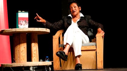 Elaine Brown: “Necesitamos una agenda que incluya un análisis de clase”