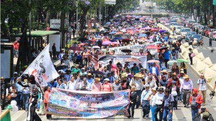 Maestros de la CNTE marchan contra el nuevo modelo educativo