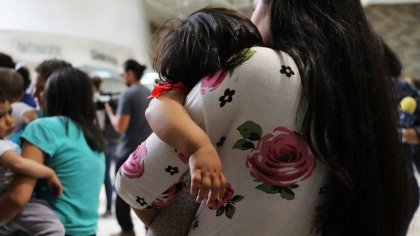 Sin procedimiento para reunir familias migrantes separadas por "tolerancia cero" de Trump