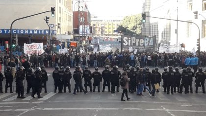 Trabajadores de Télam marcharon al Centro Cultural Kirchner en repudio al vaciamiento