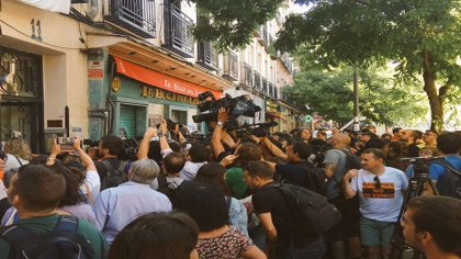 Vecinos frenan un mega desahucio en Lavapiés