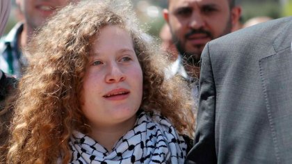 Ahed Tamimi, símbolo de la resistencia palestina, salió de prisión