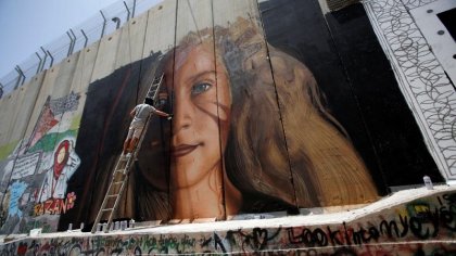 Persecución: dos artistas italianos fueron expulsados de Israel por pintar un mural de Ahed Tamimi