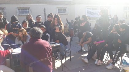 Estudiantes de la escuela Tejada Gómez reclaman por las malas condiciones edilicias