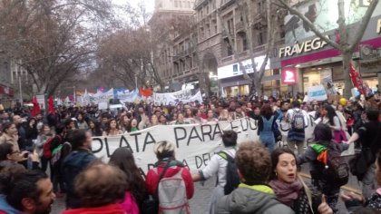 Masivas marchas en Argentina en defensa de la educación pública 