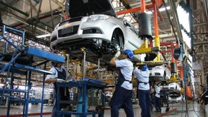 Automotrices anunciaron 5.500 suspensiones 