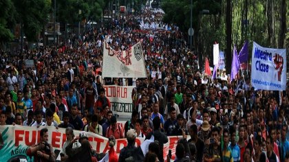 México marcha a 4 años de la desaparición de los 43 normalistas de Ayotzinapa