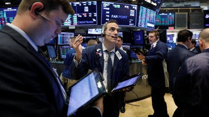 Wall Street cayó más del 4 % presionado por la suba de tasas de Estados Unidos